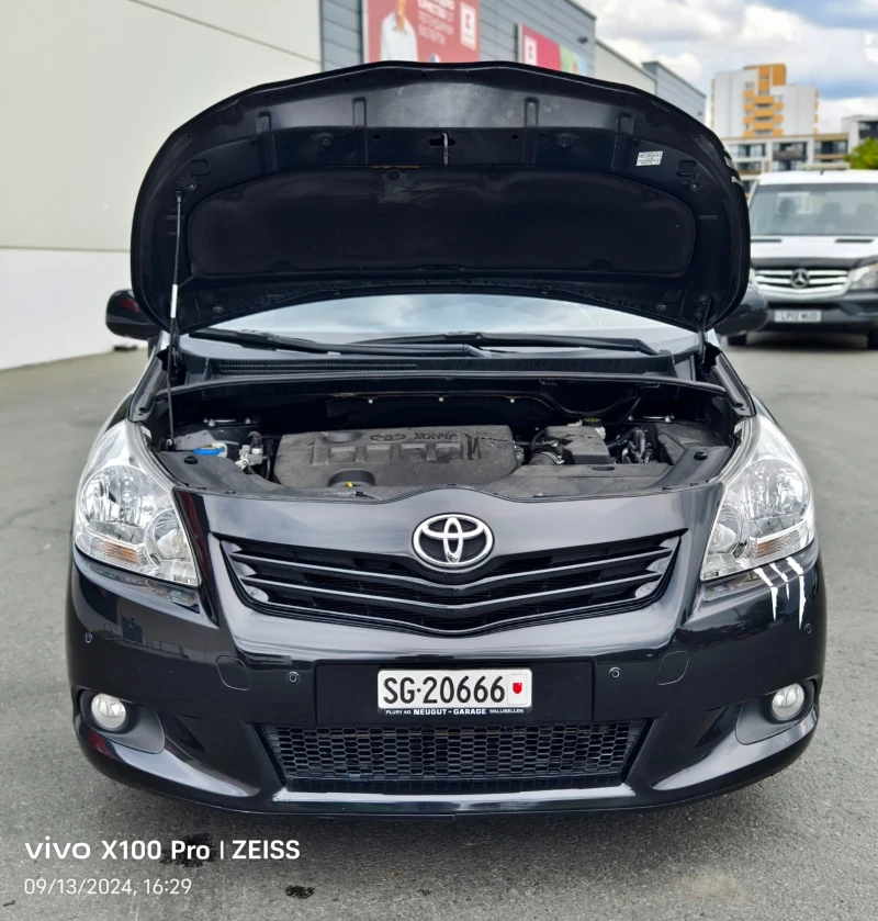 Toyota Verso 1.8i 16V Swiss Autom., снимка 10 - Автомобили и джипове - 47072216