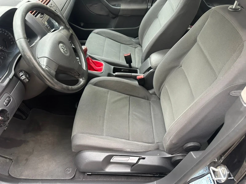 VW Golf 1.9TDi105ксНави, снимка 8 - Автомобили и джипове - 49452906