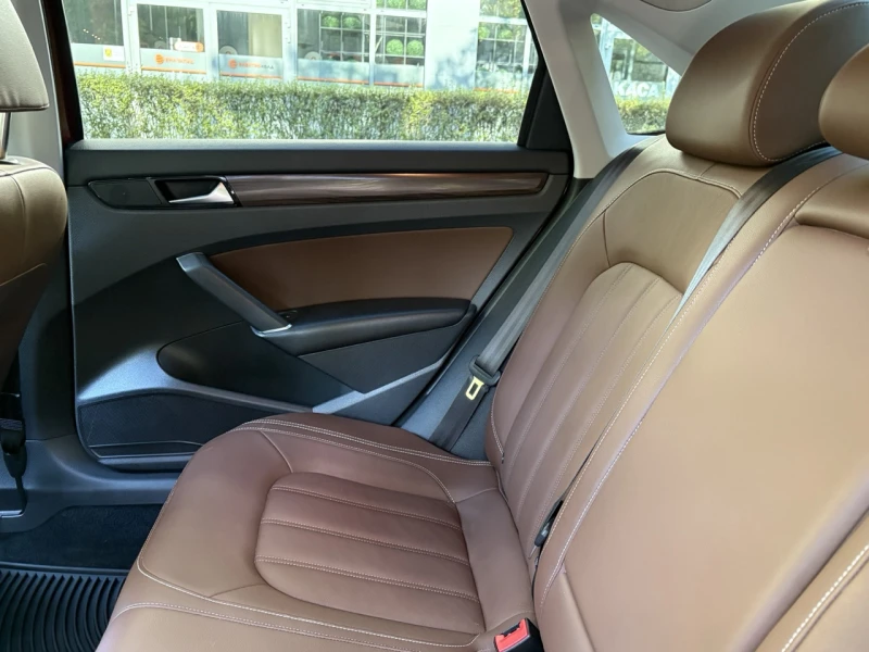 VW Passat R-Line, 2.0 TSI, 38k км, Автоматик, снимка 12 - Автомобили и джипове - 52084979
