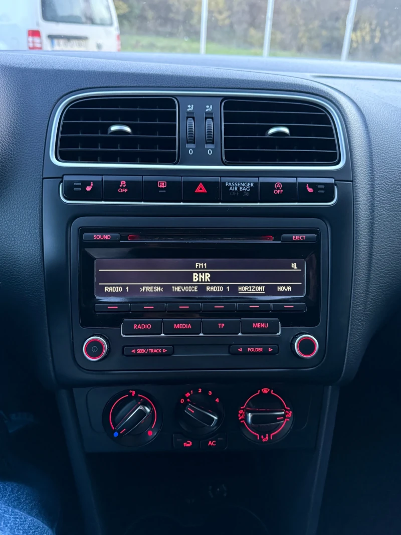 VW Polo Климатик/Подгрев/Темпомат/Бордкомпюрър, снимка 16 - Автомобили и джипове - 52501565