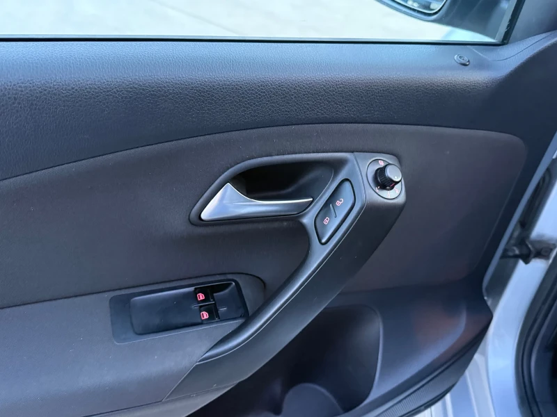 VW Polo Климатик/Подгрев/Темпомат/Бордкомпюрър, снимка 14 - Автомобили и джипове - 52501565