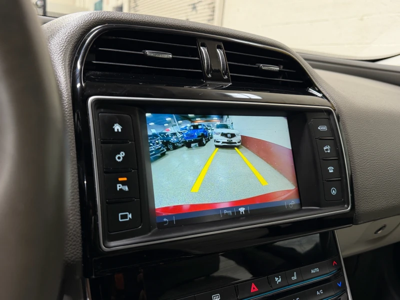 Jaguar XE 25T AWD / PRESTIGE / ПОДГРЕВИ / MERIDIAN, снимка 10 - Автомобили и джипове - 52749493