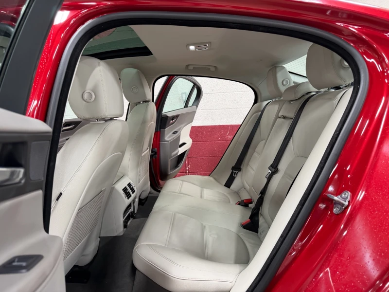 Jaguar XE 25T AWD / PRESTIGE / ПОДГРЕВИ / MERIDIAN, снимка 15 - Автомобили и джипове - 52749493