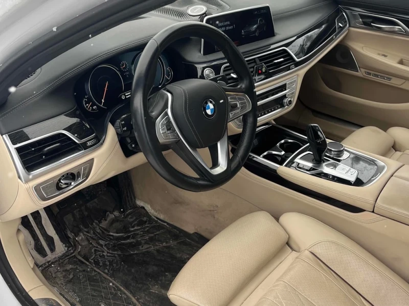 BMW 750 * 750i xDrive * CARFAX * БЕЗ ПЪРВОНАЧАЛНА ВНОСКА, снимка 5 - Автомобили и джипове - 52778280