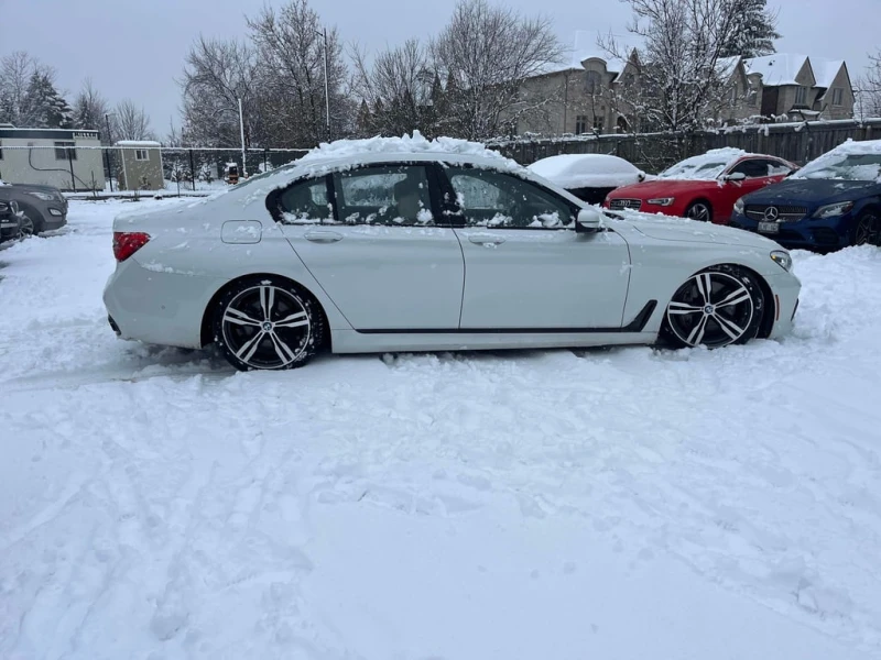 BMW 750 * 750i xDrive * CARFAX * БЕЗ ПЪРВОНАЧАЛНА ВНОСКА, снимка 3 - Автомобили и джипове - 52778280