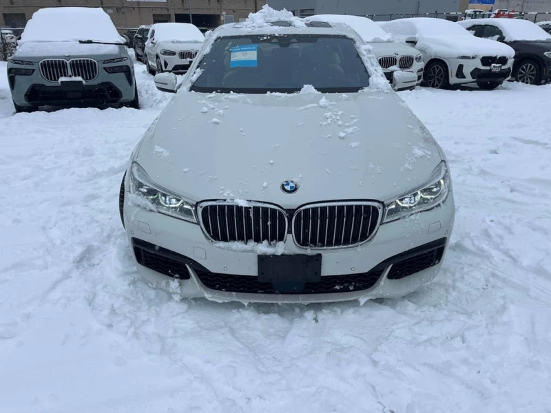 BMW 750 * 750i xDrive * CARFAX * БЕЗ ПЪРВОНАЧАЛНА ВНОСКА, снимка 6 - Автомобили и джипове - 52778280