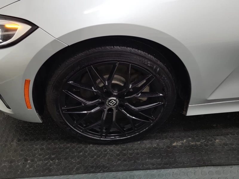 BMW 330 330i xDrive  CARFAX, снимка 15 - Автомобили и джипове - 53072372