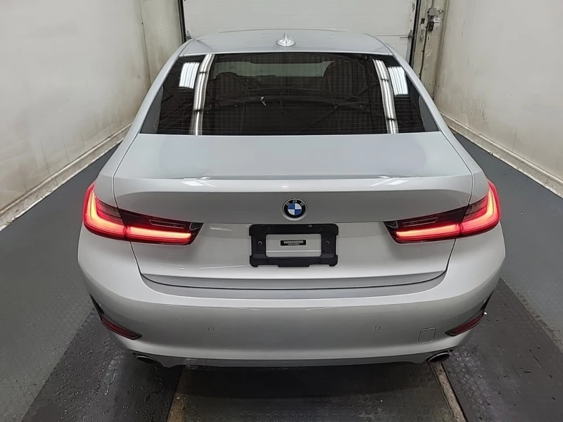 BMW 330 330i xDrive  CARFAX, снимка 12 - Автомобили и джипове - 53072372