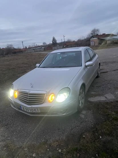 Mercedes-Benz E 270 Avangarde, снимка 5 - Автомобили и джипове - 48482004