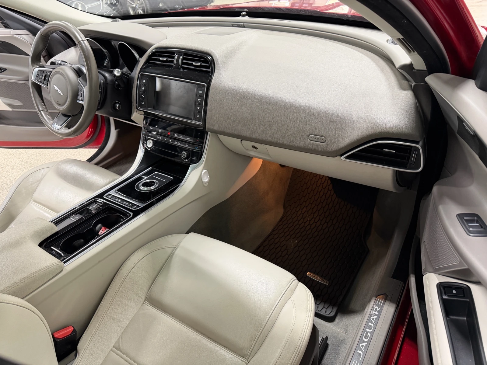 Jaguar XE 25T AWD / PRESTIGE / �������� / MERIDIAN | Mobile.bg � ����������� 14