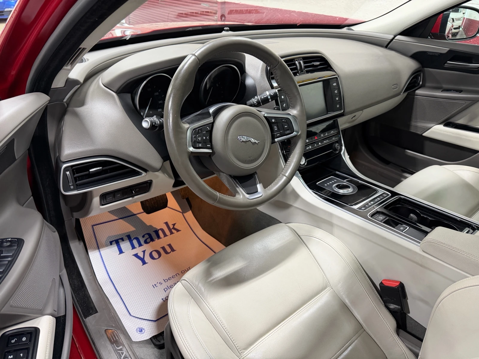 Jaguar XE 25T AWD / PRESTIGE / ПОДГРЕВИ / MERIDIAN - изображение 7