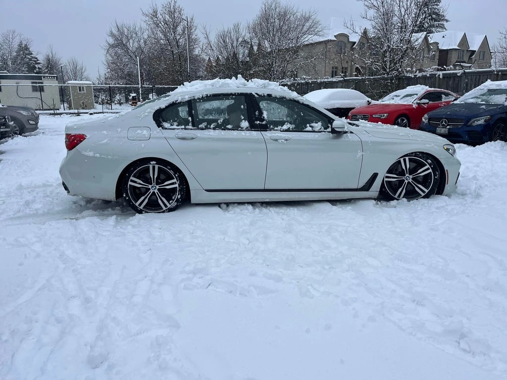 BMW 750 * 750i xDrive * CARFAX * БЕЗ ПЪРВОНАЧАЛНА ВНОСКА - изображение 3
