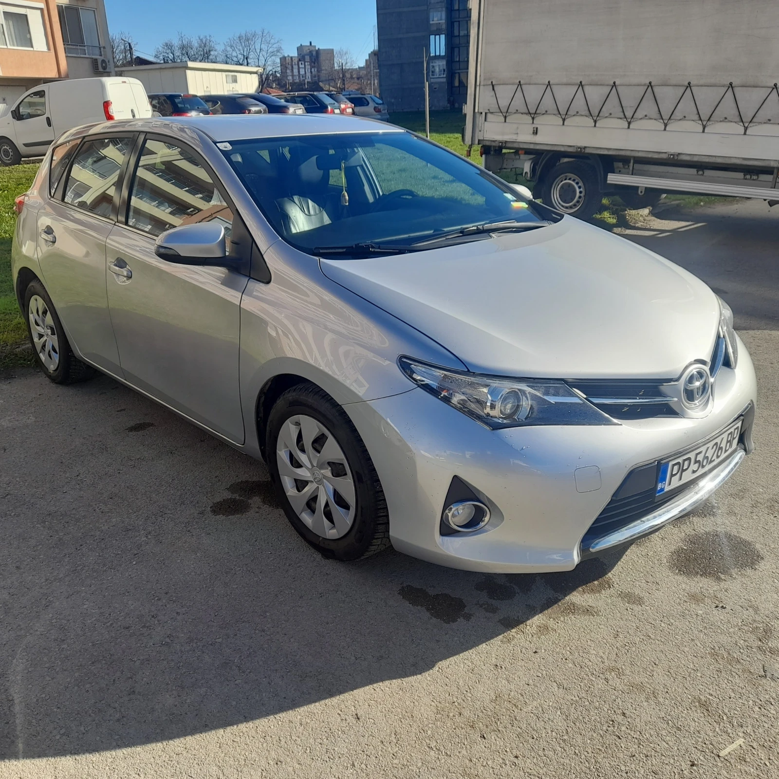 Toyota Auris  - изображение 2