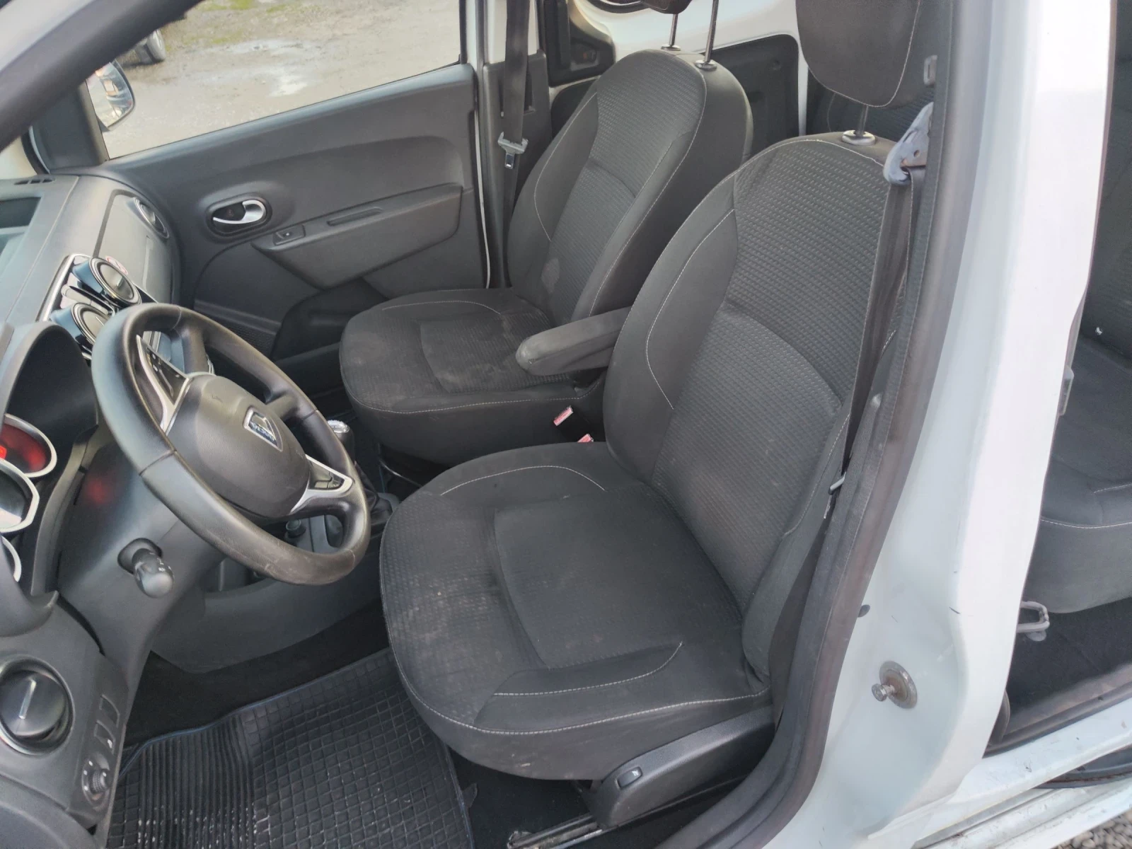 Dacia Dokker 1.6 I  102 к.с., снимка 9 - Автомобили и джипове - 53739516