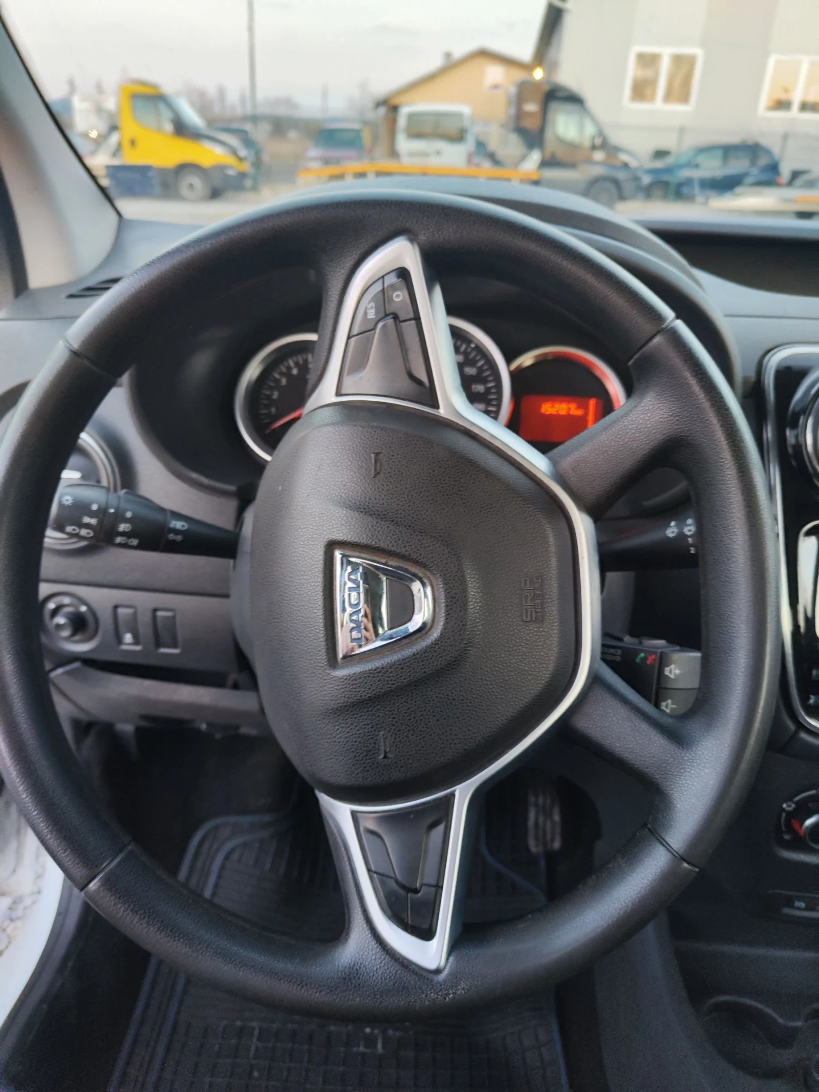 Dacia Dokker 1.6 I  102 к.с., снимка 13 - Автомобили и джипове - 53739516