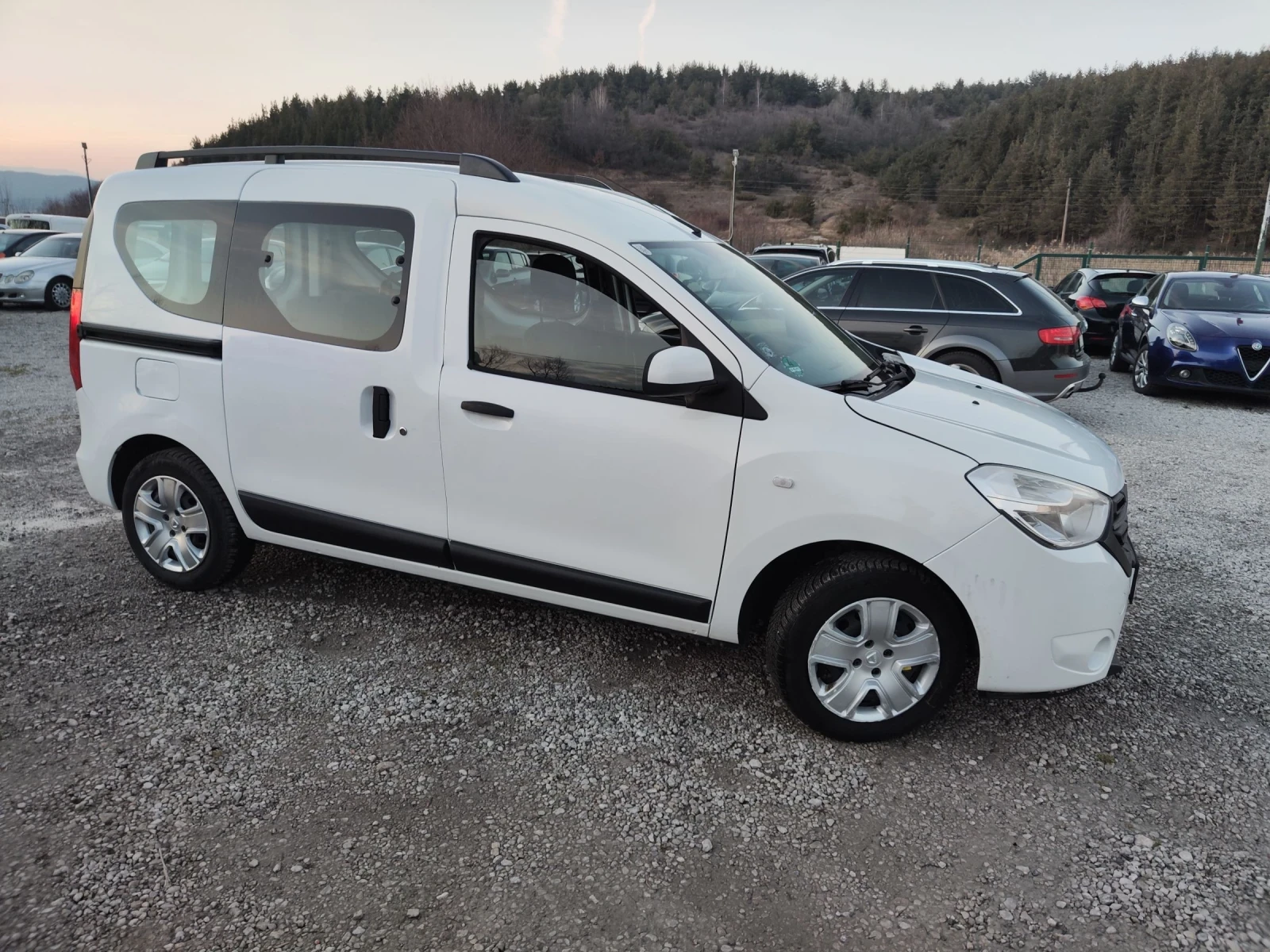 Dacia Dokker 1.6 I  102 к.с., снимка 3 - Автомобили и джипове - 53739516