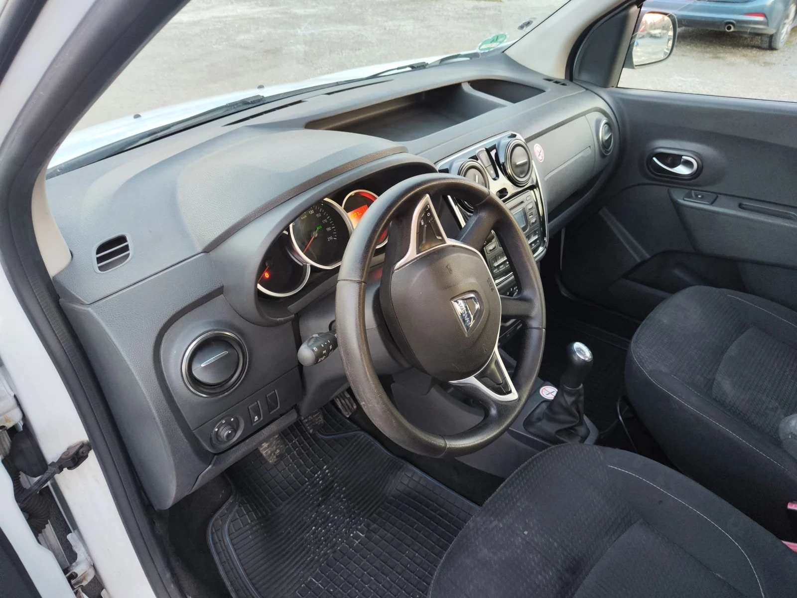 Dacia Dokker 1.6 I  102 к.с., снимка 11 - Автомобили и джипове - 53739516