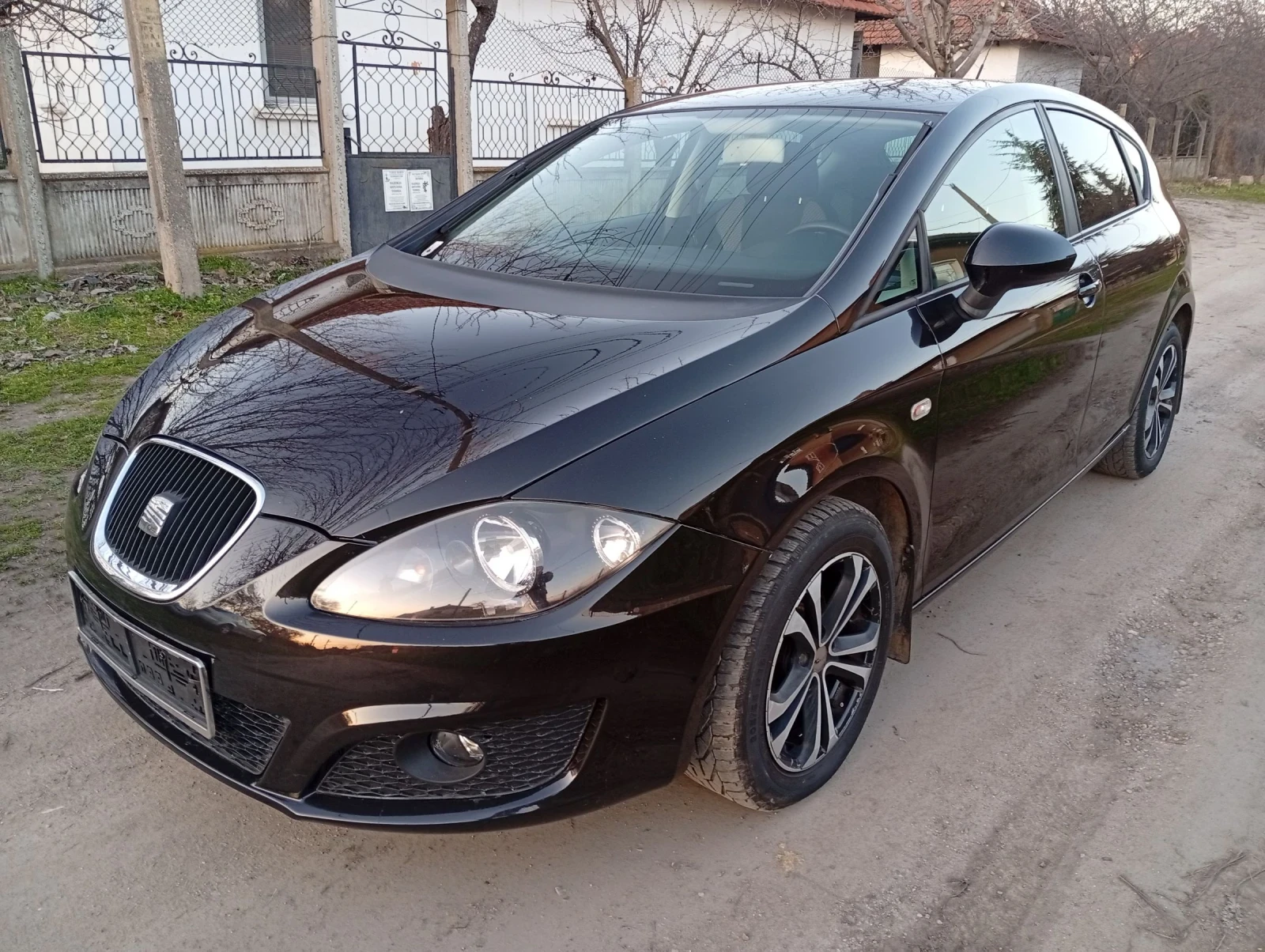 Seat Leon 1.4i Feislif , снимка 2 - Автомобили и джипове - 53758581