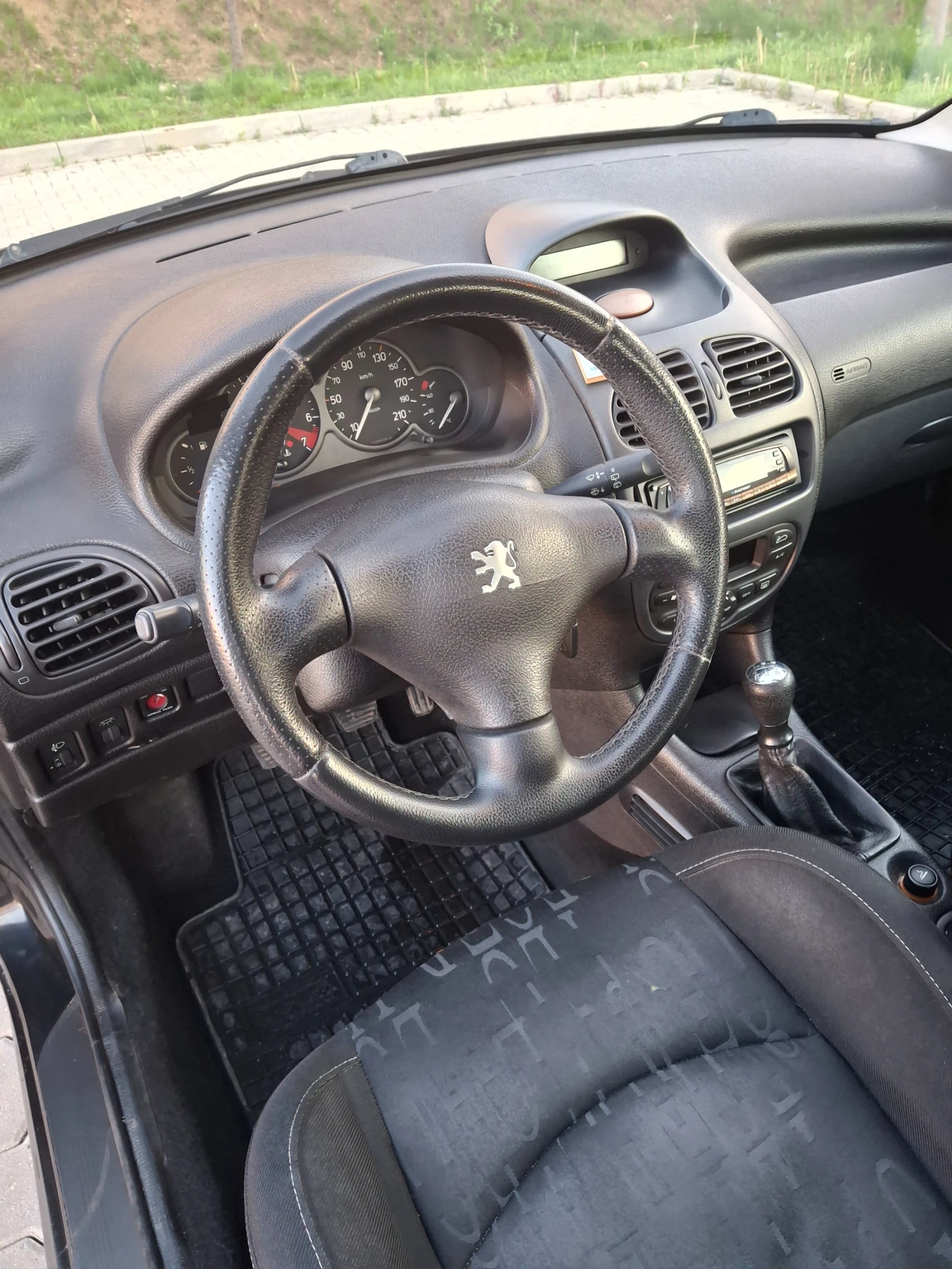 Peugeot 206, снимка 8 - Автомобили и джипове - 54334451