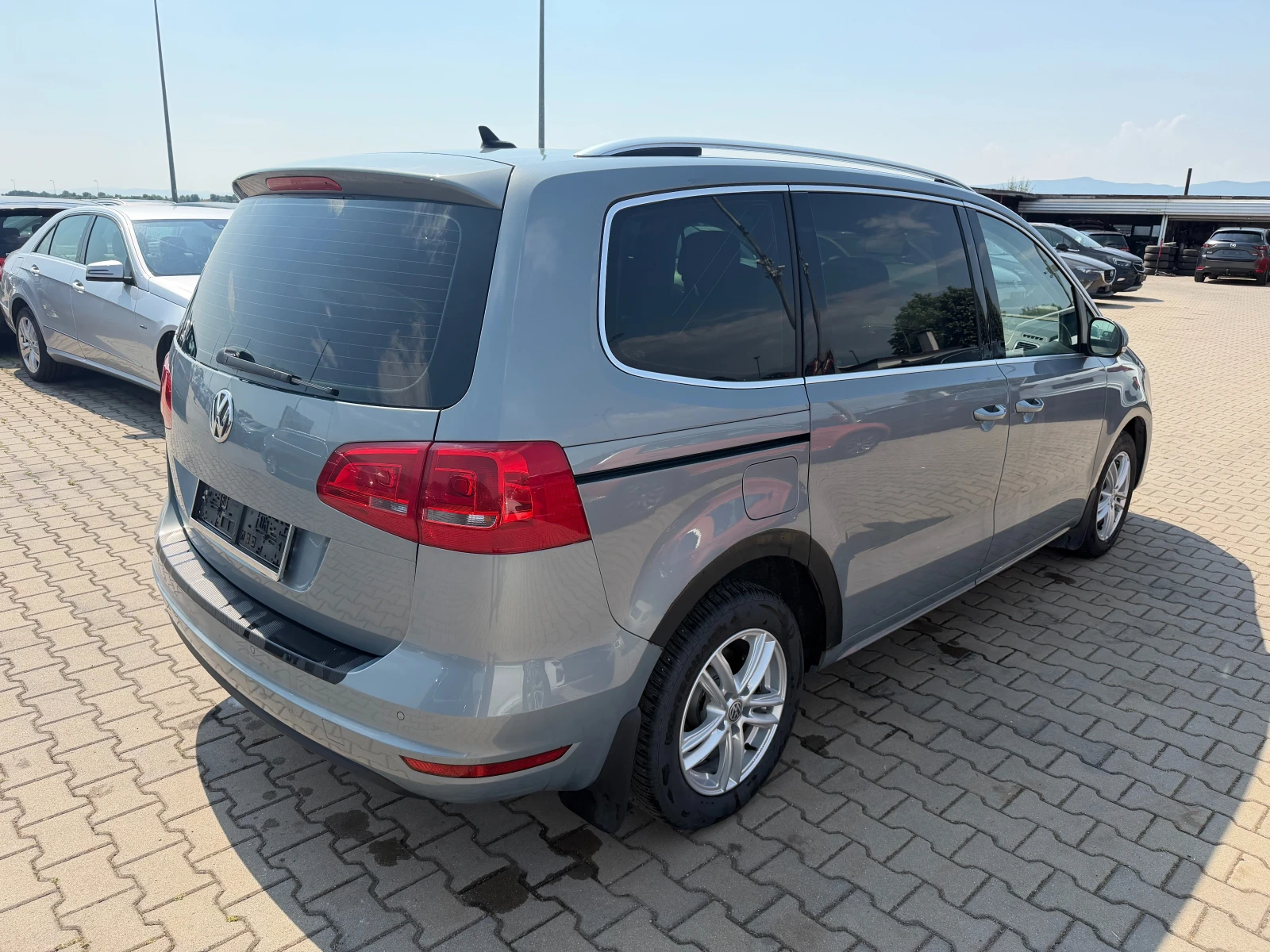 VW Sharan 2.0TDI 4MOTION NAVI/PANORAMA/KAMERA EURO 5, снимка 6 - Автомобили и джипове - 55116189