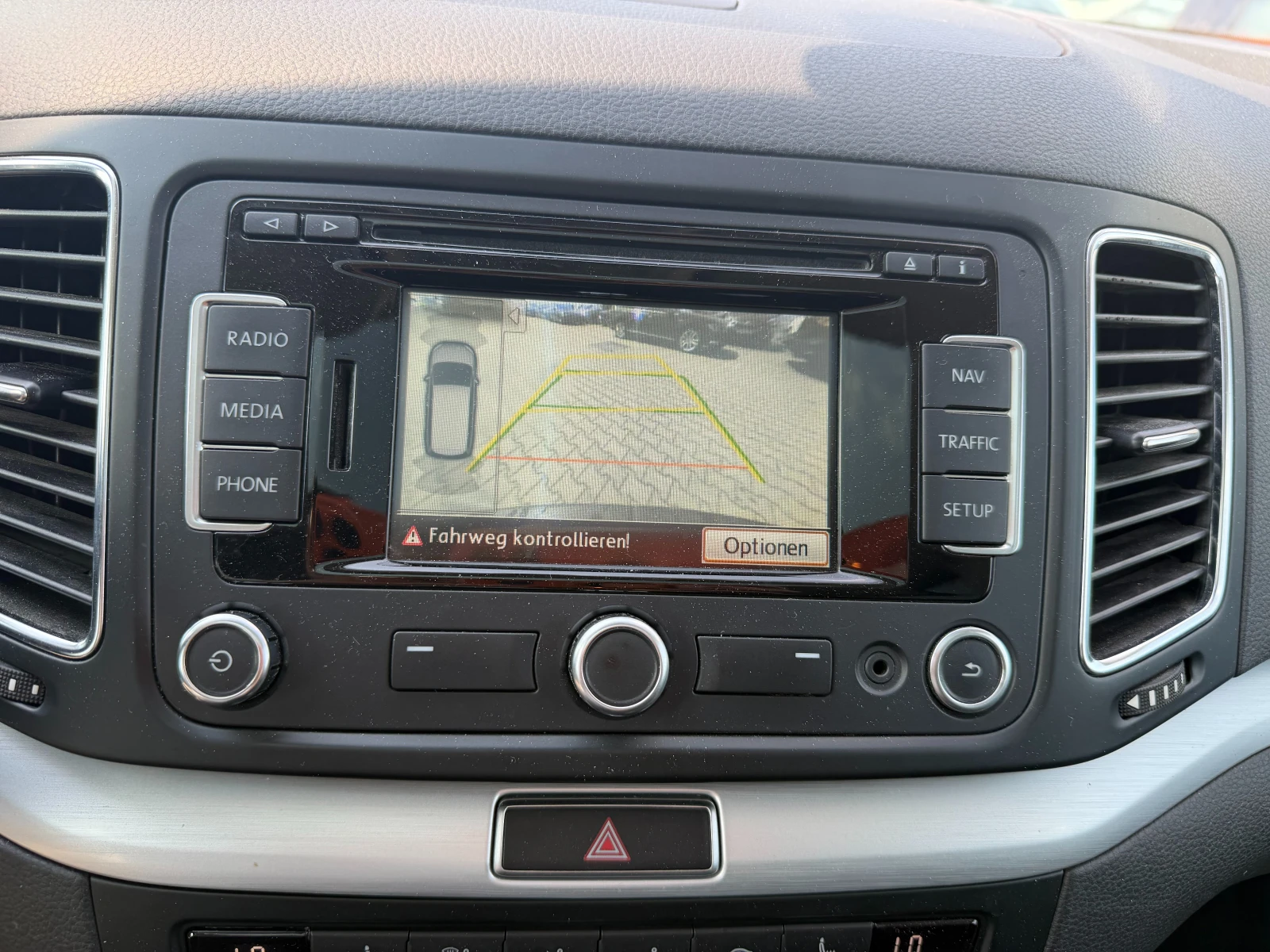 VW Sharan 2.0TDI 4MOTION NAVI/PANORAMA/KAMERA EURO 5, снимка 16 - Автомобили и джипове - 55116189