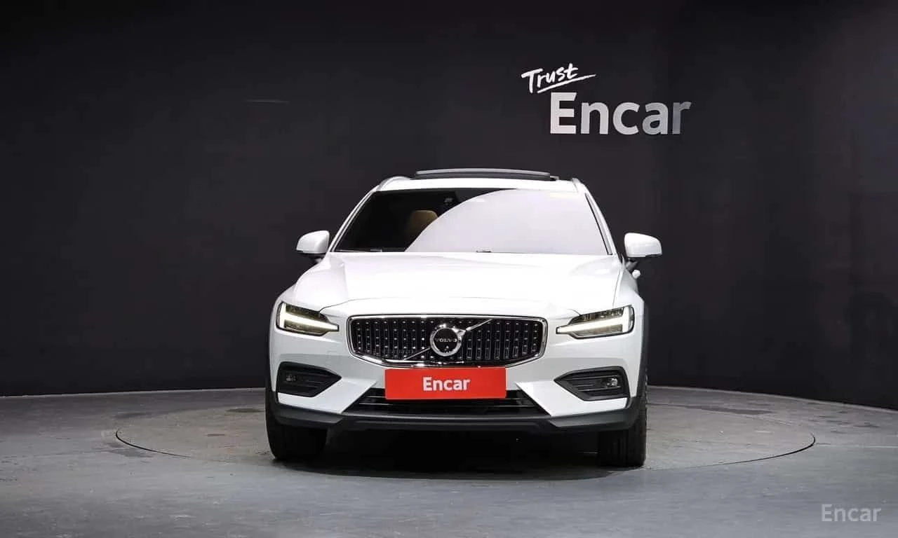 Volvo V60 * B5 Ultra AWD * ОПЦИЯ ЗА ФИНАНСИРАНЕ, снимка 3 - Автомобили и джипове - 55619654