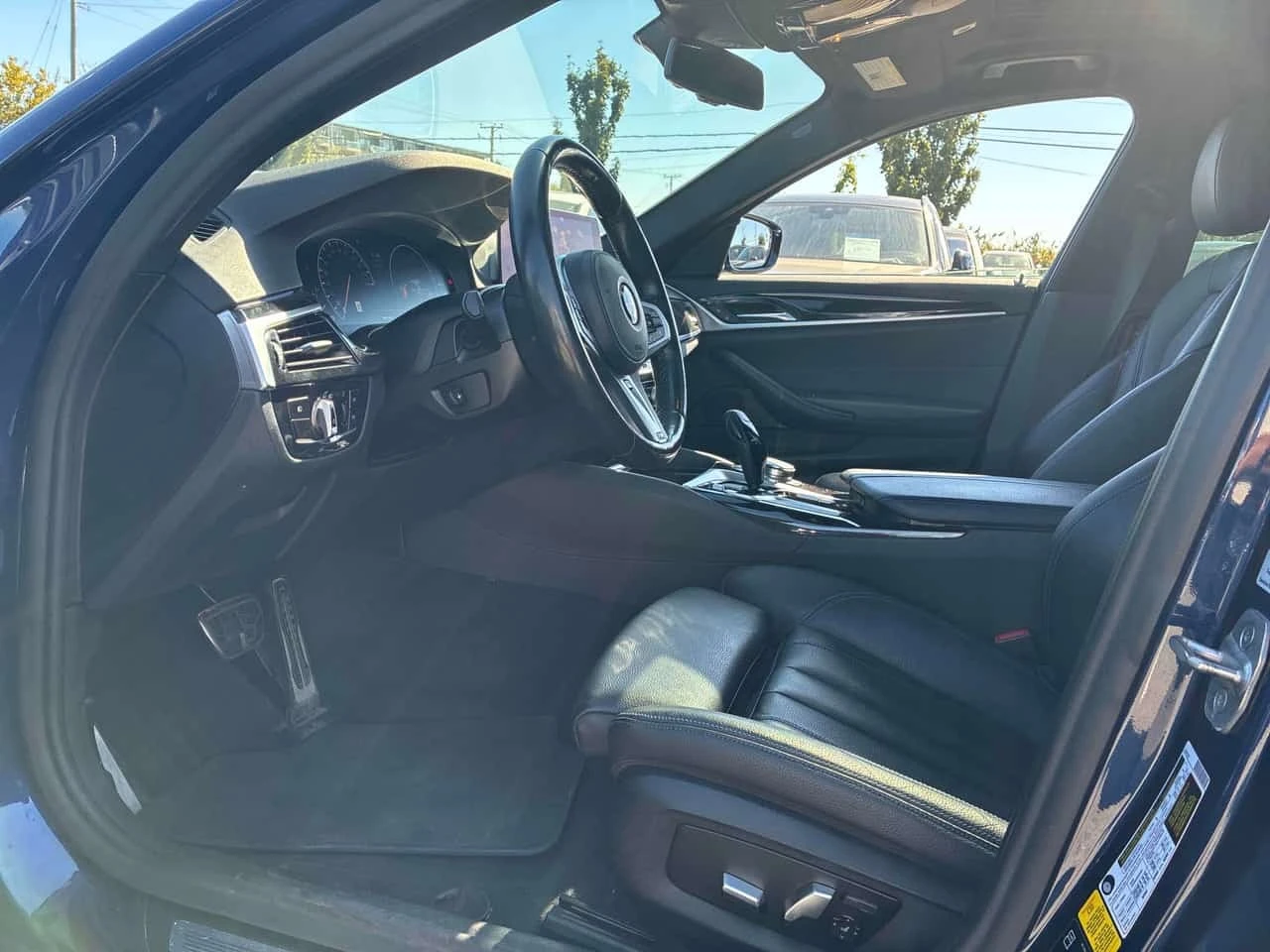 BMW 530 xDrive * АВТОКРЕДИТ * ГЛАВНО ПРЕДСТАВИТЕЛСТВО, снимка 8 - Автомобили и джипове - 56218198