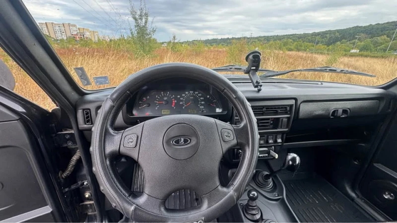 Lada Niva 1.7i, снимка 5 - Автомобили и джипове - 52381384