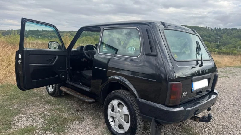 Lada Niva 1.7i, снимка 4 - Автомобили и джипове - 52381384
