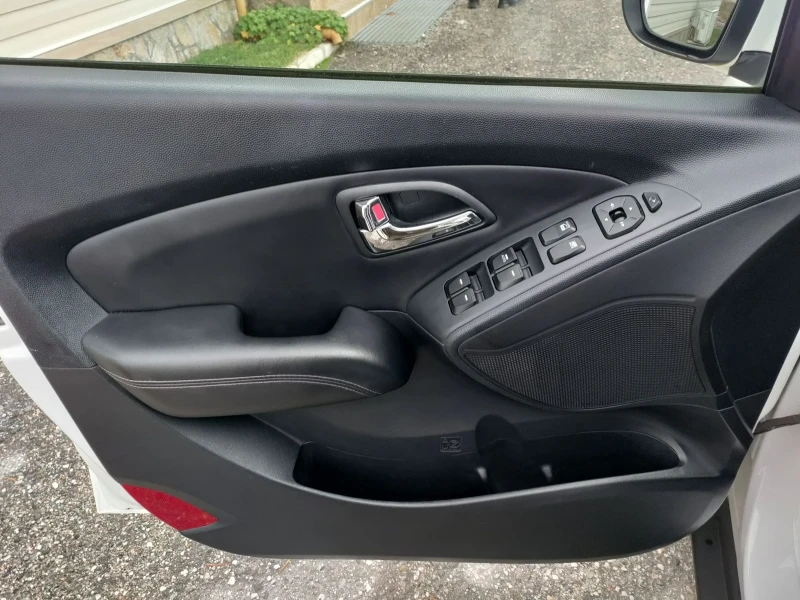 Hyundai IX35 2.0crdi 4х4 Automatic Swiss 184hp., снимка 9 - Автомобили и джипове - 52472701