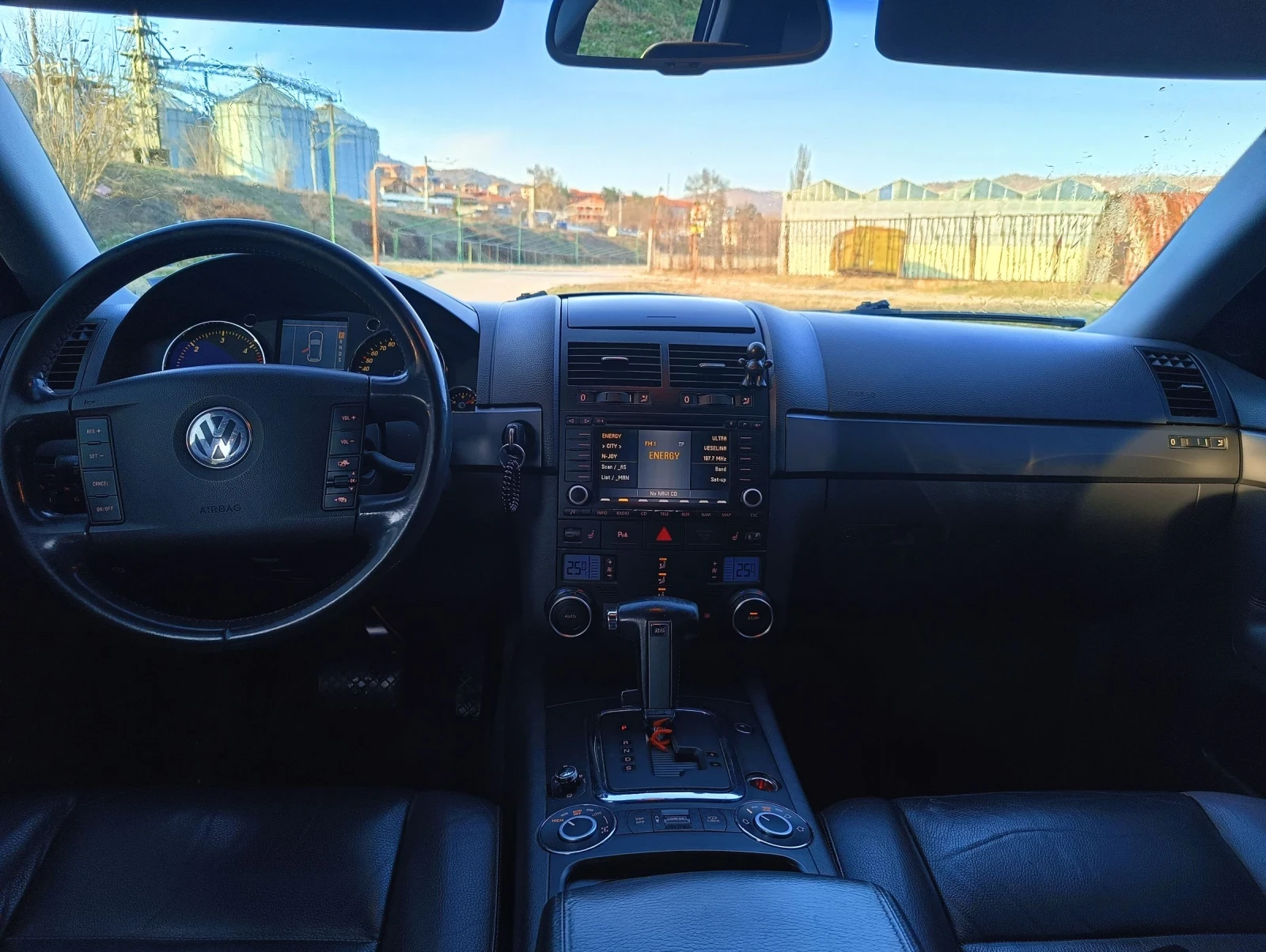 VW Touareg 2.5 - изображение 9