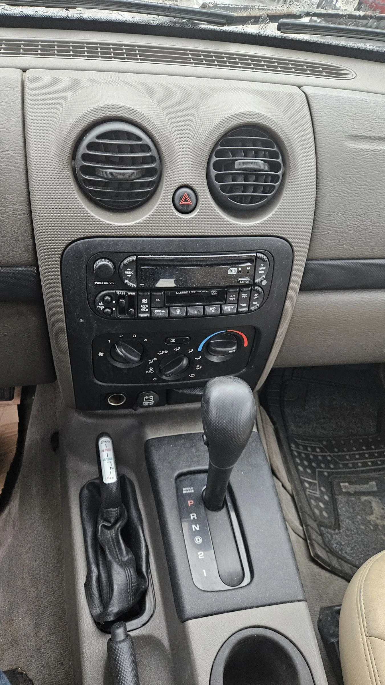 Jeep Cherokee 3.7 - изображение 7