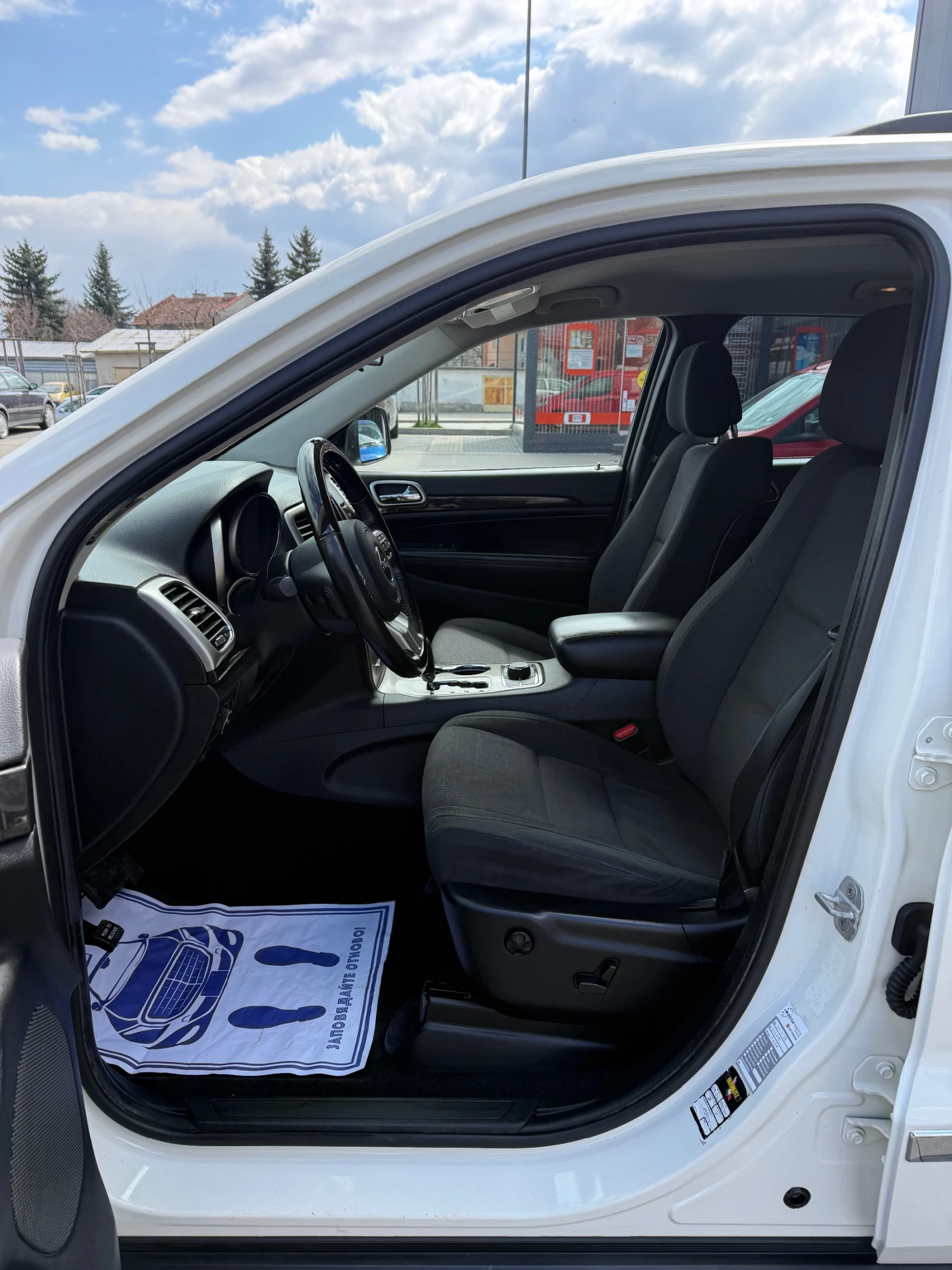 Jeep Grand cherokee LAREDO 4x4 TOP!!, снимка 7 - Автомобили и джипове - 53935581