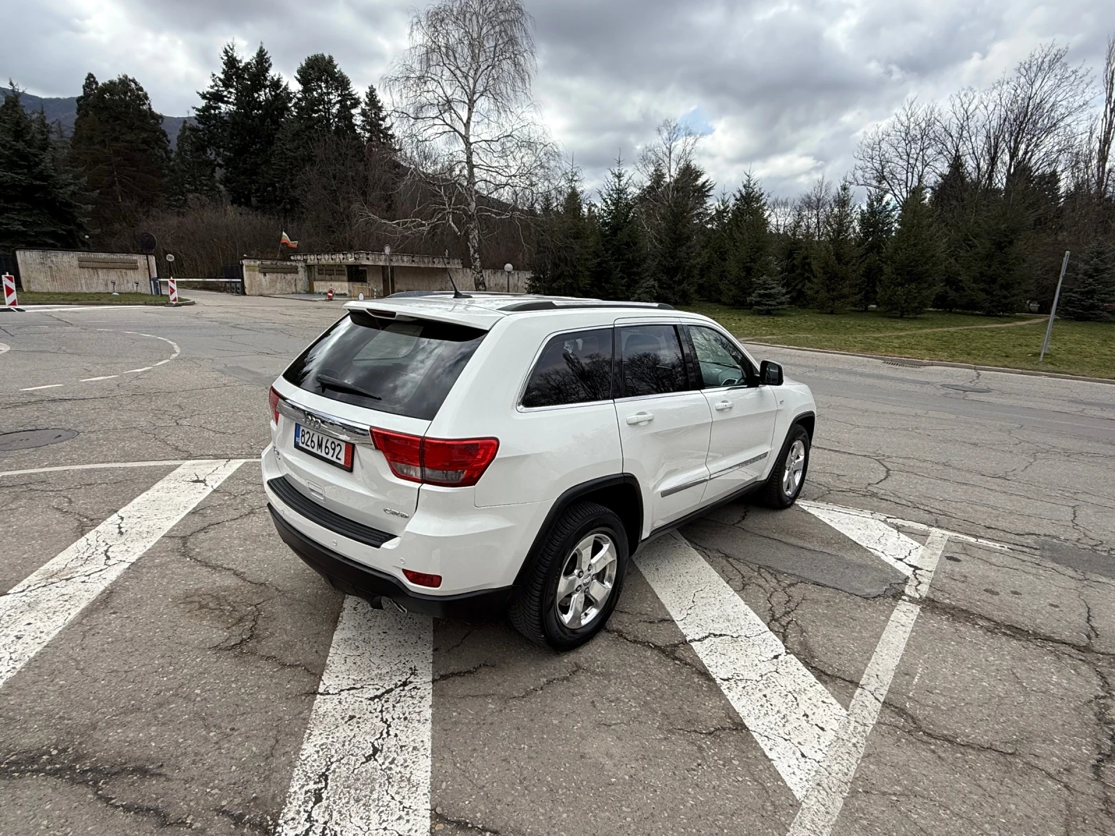 Jeep Grand cherokee LAREDO 4x4 TOP!!, снимка 4 - Автомобили и джипове - 53935581