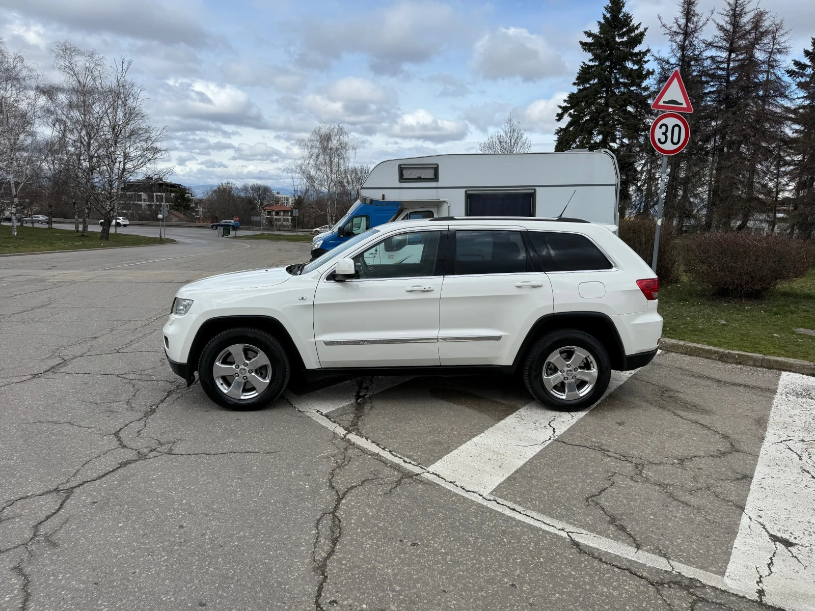 Jeep Grand cherokee LAREDO 4x4 TOP!!, снимка 2 - Автомобили и джипове - 53935581