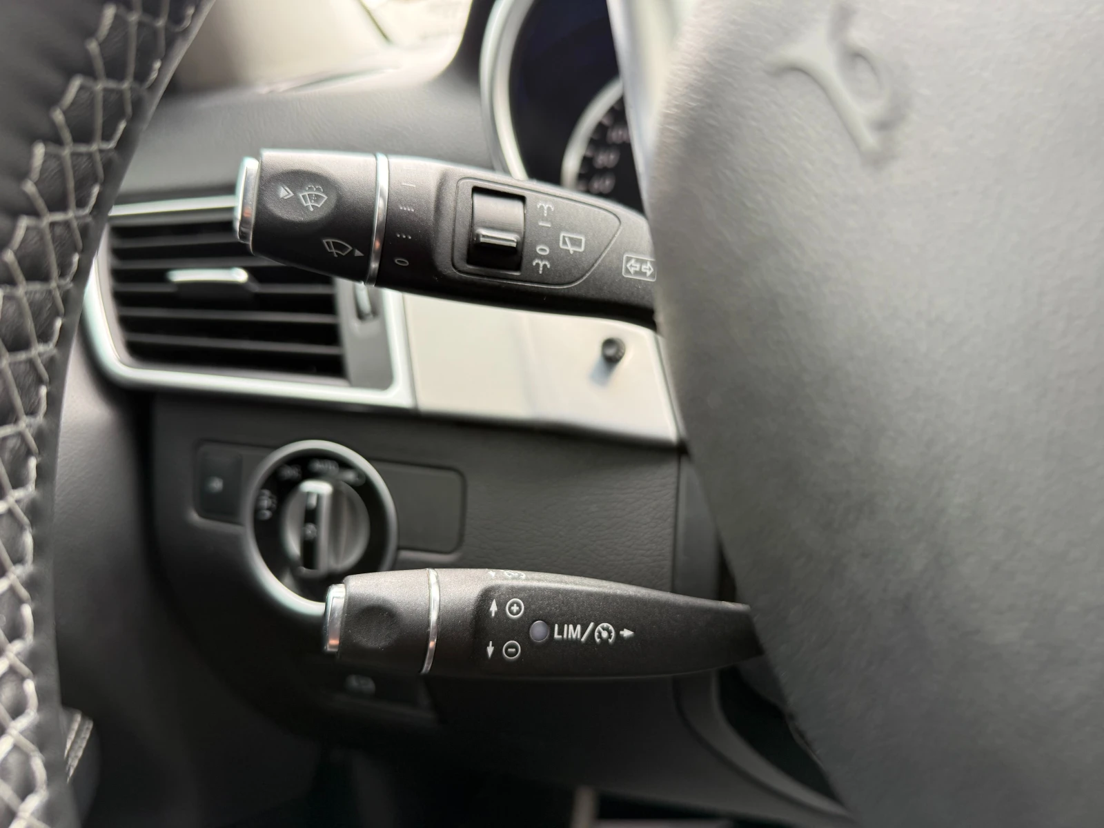 Mercedes-Benz ML 350 AMG PACK/ 4 MATIC, снимка 16 - Автомобили и джипове - 54287200