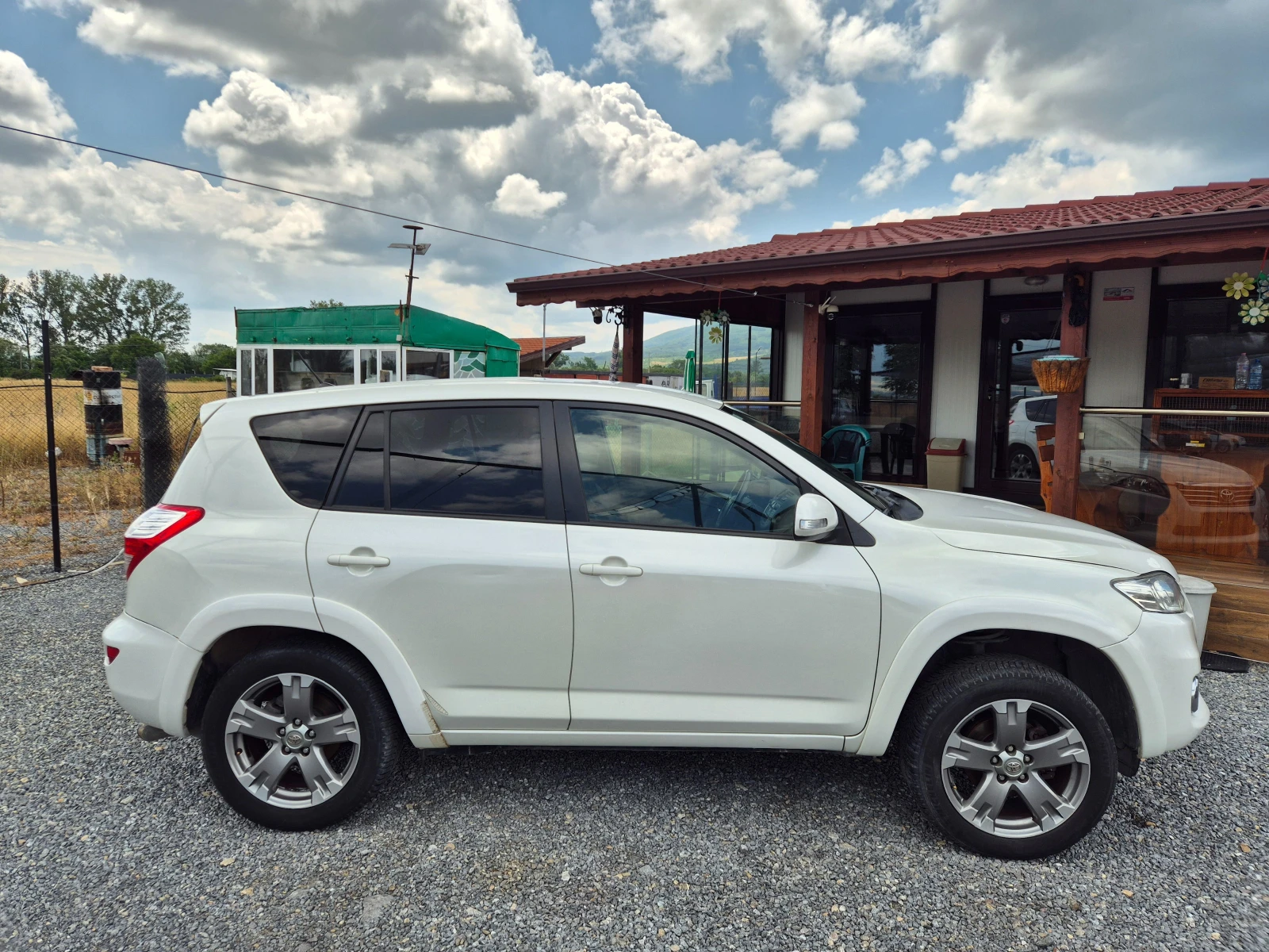 Toyota Rav4 2.2D-CAT, снимка 3 - Автомобили и джипове - 55157234