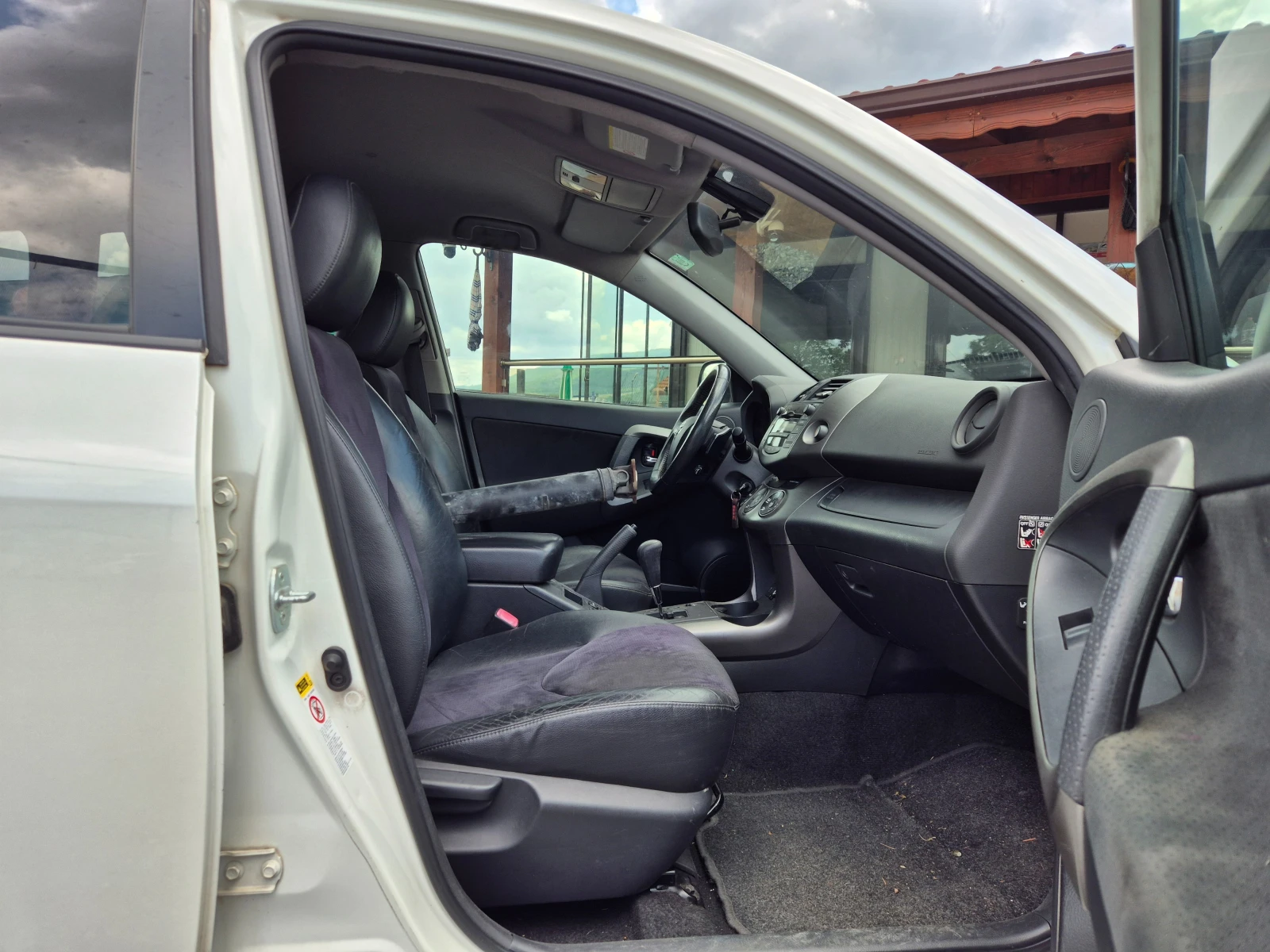 Toyota Rav4 2.2D-CAT, снимка 10 - Автомобили и джипове - 55157234