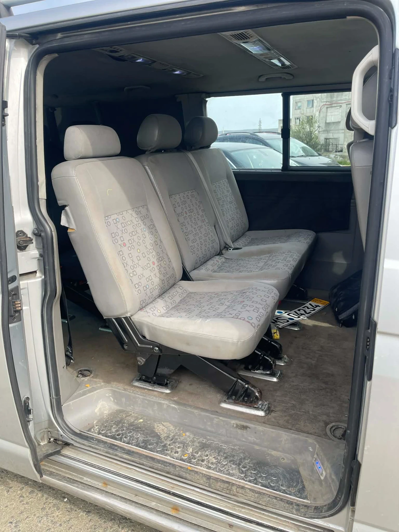 VW T5, снимка 11 - Бусове и автобуси - 54180991