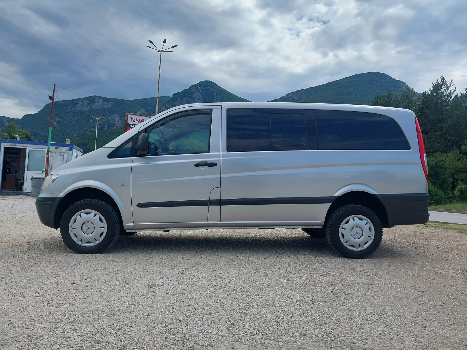 Mercedes-Benz Vito 2.2 -109кс. Автоматик 4х4 , снимка 2 - Бусове и автобуси - 55221572