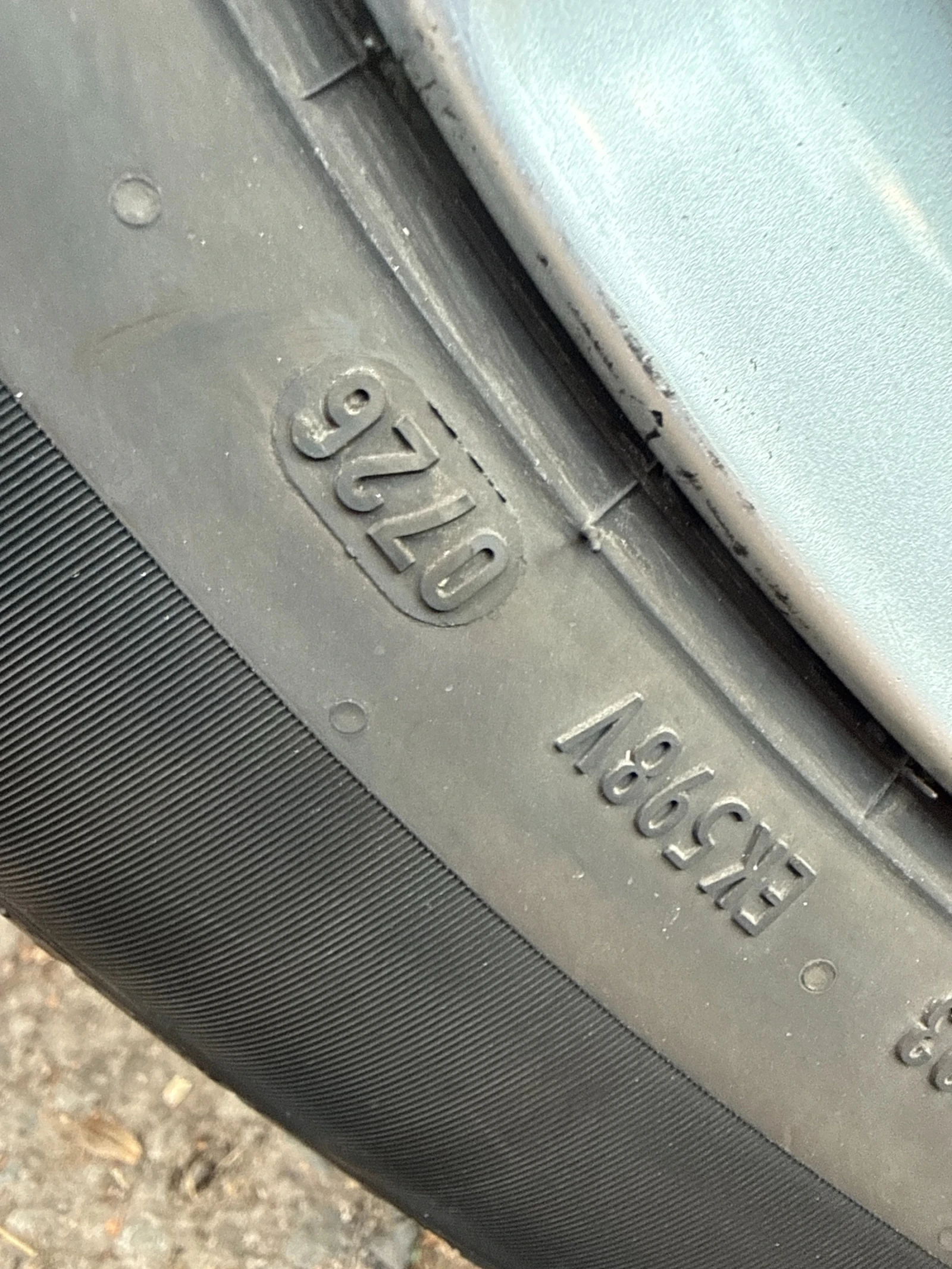 Гуми с джанти Pirelli 235/55R17, снимка 7 - Гуми и джанти - 55990409