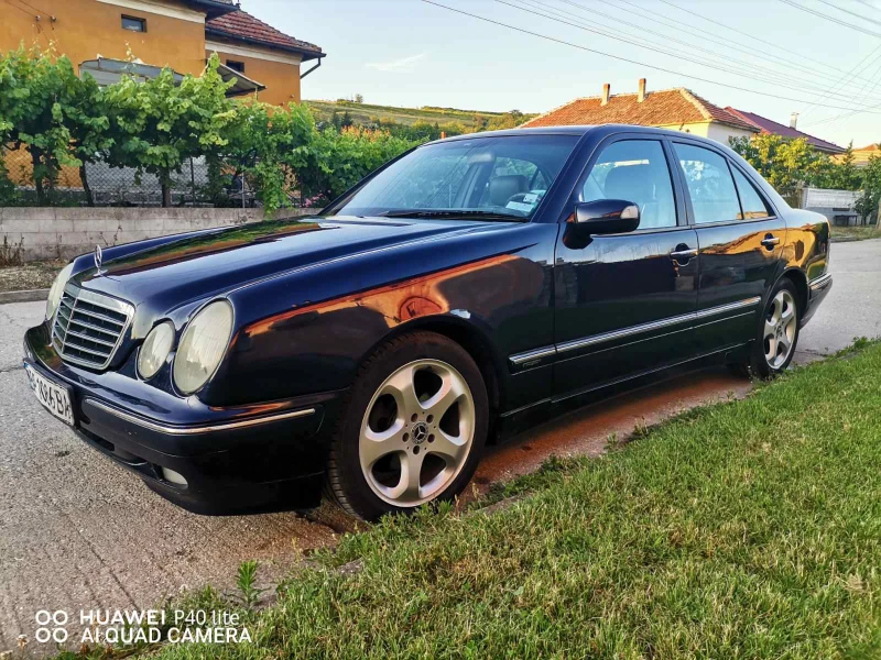 Mercedes-Benz E 220, снимка 1 - Автомобили и джипове - 47099402