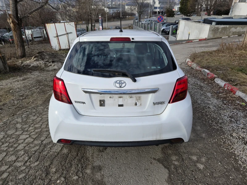 Toyota Yaris 1.0 i, снимка 7 - Автомобили и джипове - 48856681