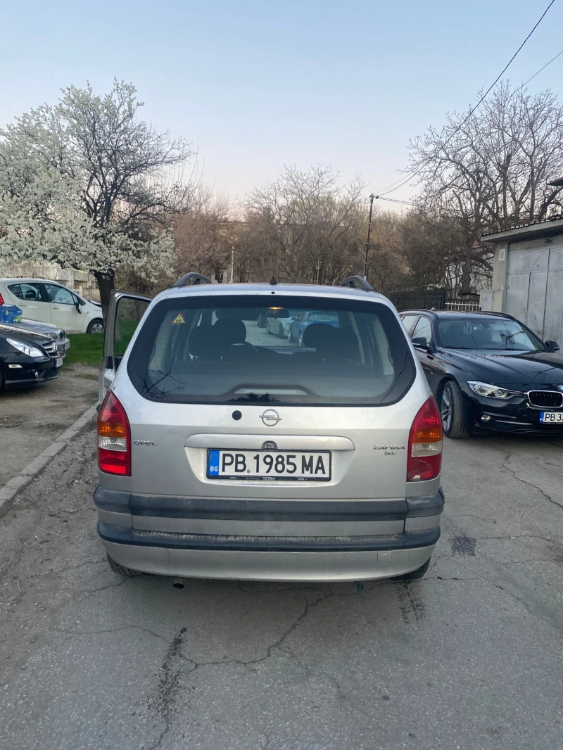 Opel Zafira 1.8 Климатик Газ, снимка 2 - Автомобили и джипове - 49589369