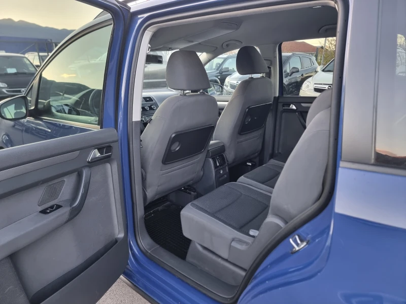 VW Touran 1.6TDI, снимка 11 - Автомобили и джипове - 52202011