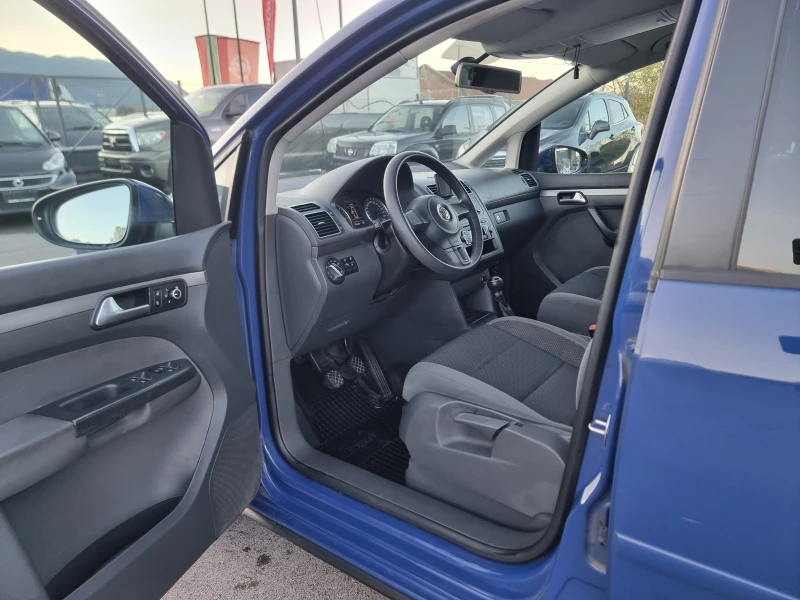 VW Touran 1.6TDI, снимка 10 - Автомобили и джипове - 52202011
