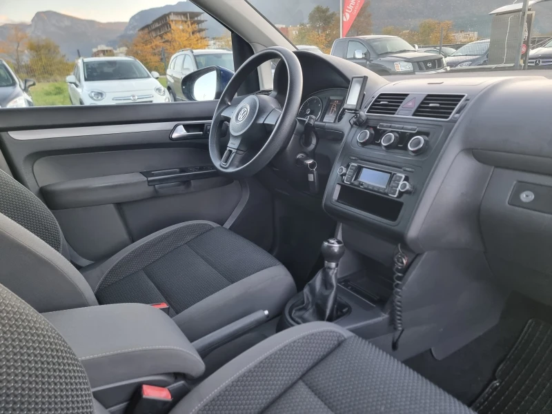VW Touran 1.6TDI, снимка 16 - Автомобили и джипове - 52202011