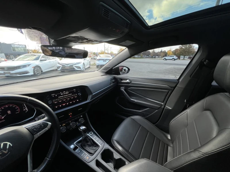 VW Jetta Comfortline* FWD* АвтоКредит* (ЦЕНА ДО БГ), снимка 5 - Автомобили и джипове - 52974199