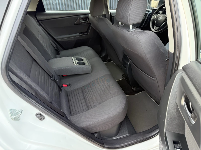 Toyota Auris 1.8 HYBRID 136kc, снимка 10 - Автомобили и джипове - 52841259