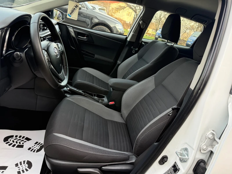 Toyota Auris 1.8 HYBRID 136kc, снимка 7 - Автомобили и джипове - 52841259